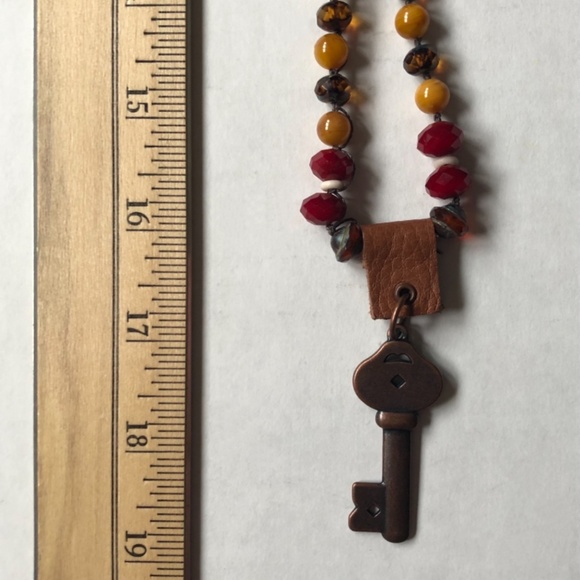 Beaded necklace with key - Picture 5 of 7